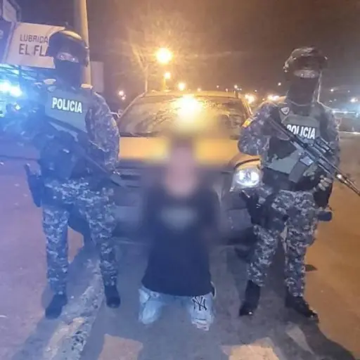 Recuperan auto robado y arrestan a sospechoso