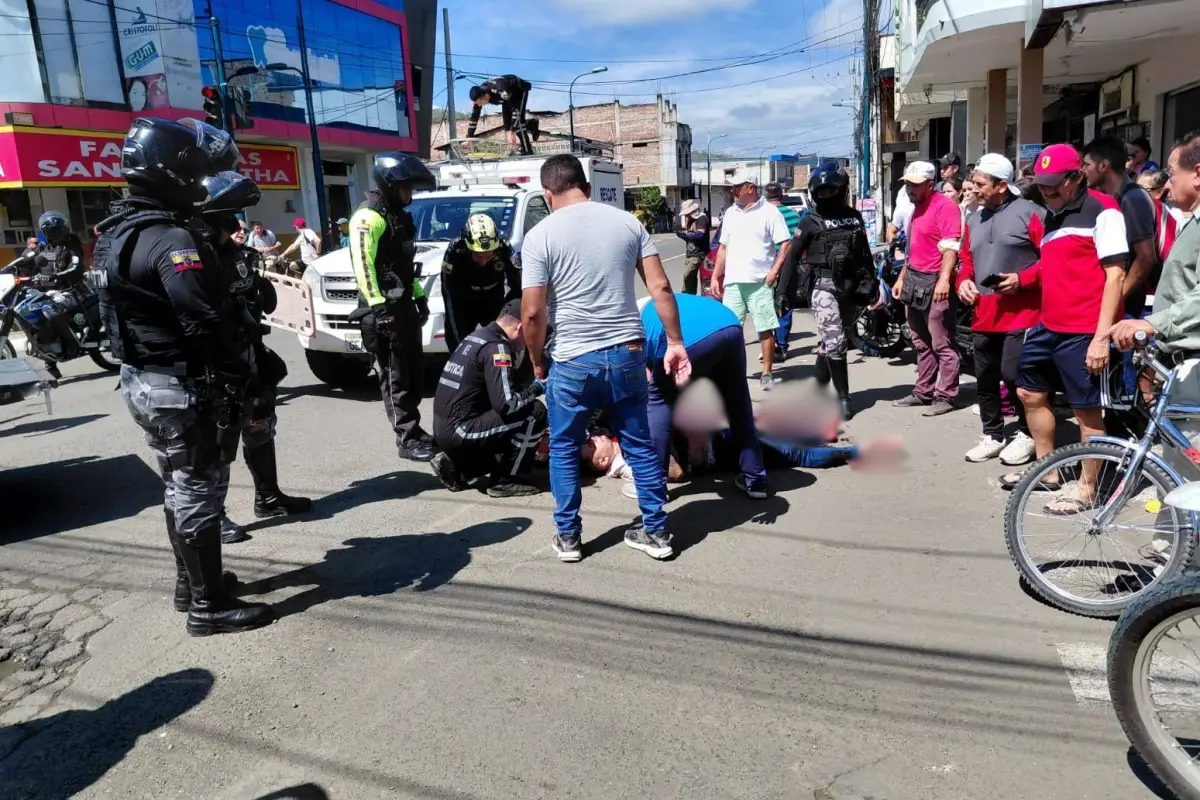 El herido fue auxiliado por personal de la Unidad de Rescate y Emergencias Médicas de la Comisión de Tránsito del Ecuador., Cortesía