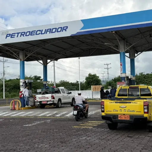Gasolina en Ecuador: así puedes denunciar sobreprecios en Extra y Ecopaís tras el alza de combustibles