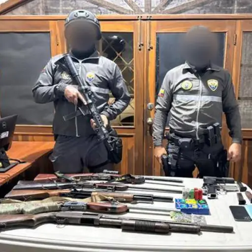 Guayas: operativo policial decomisa arsenal vinculado a grupo criminal en Simón Bolívar