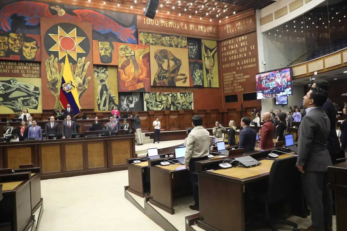 Oposición reclama comparecencia del ministro Blum ante desabastecimiento de gasolina., X: @AsambleaEcuador. 