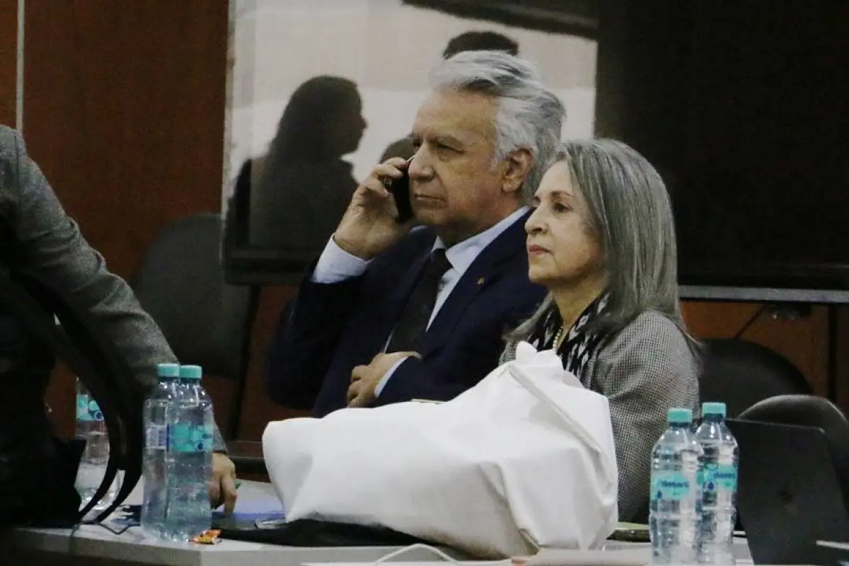El expresidente Lenín Moreno junto a su esposa Rocío de Moreno en la audiencia por el caso Sinohydro, en Quito., Foto: Apifoto