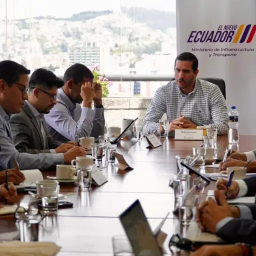 Ministerio de Transporte inicia diálogo transportistas pesados por alza de combustibles