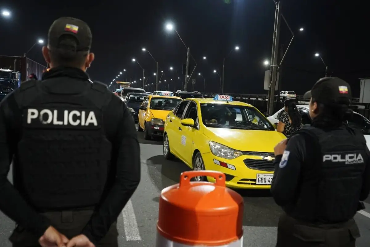 Toque de queda en Ecuador: Diez días de operativos militares y policiales en zonas críticas.