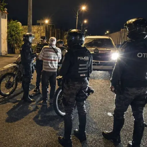Policía reporta una aprehensión en Chone durante la décima noche de toque de queda