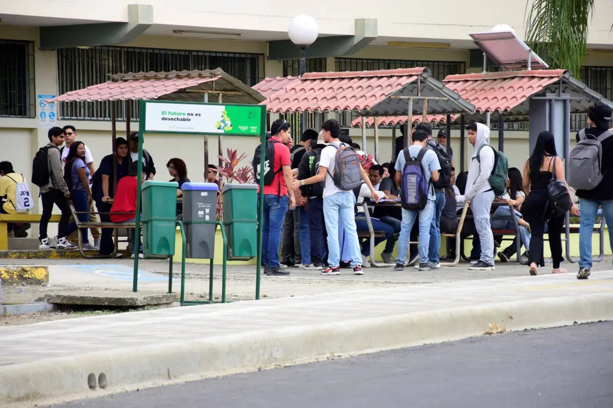 En varias universidades, los estudiantes aseguran que el servicio de internet es deficiente., El Diario