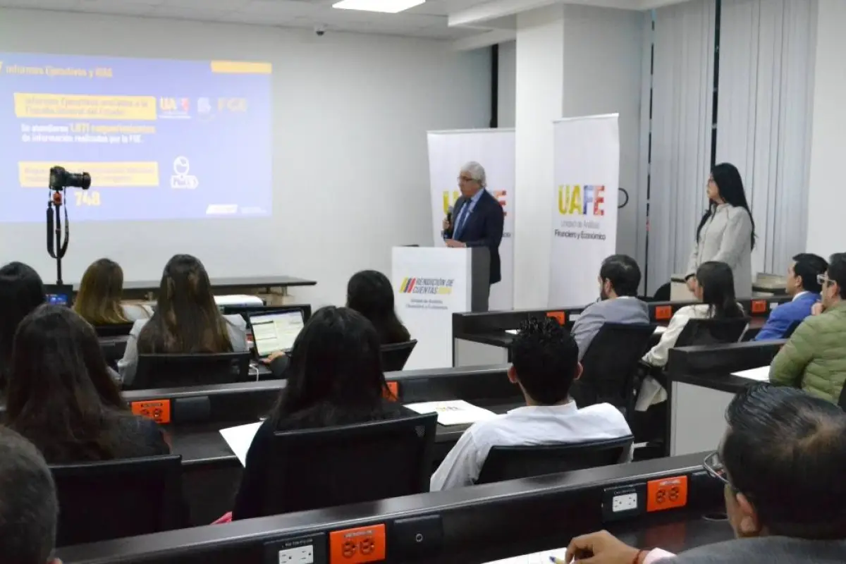La UAFE convoca a profesionales para fortalecer el combate al lavado de activos con sueldos de hasta mil dólares.