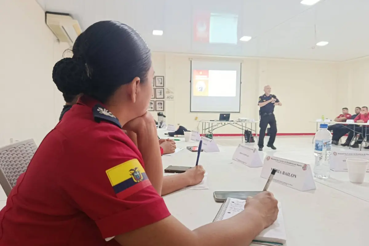 La actual capacitación bomberil se articuló con el Cuerpo de Bomberos de Guayaquil., El Diario