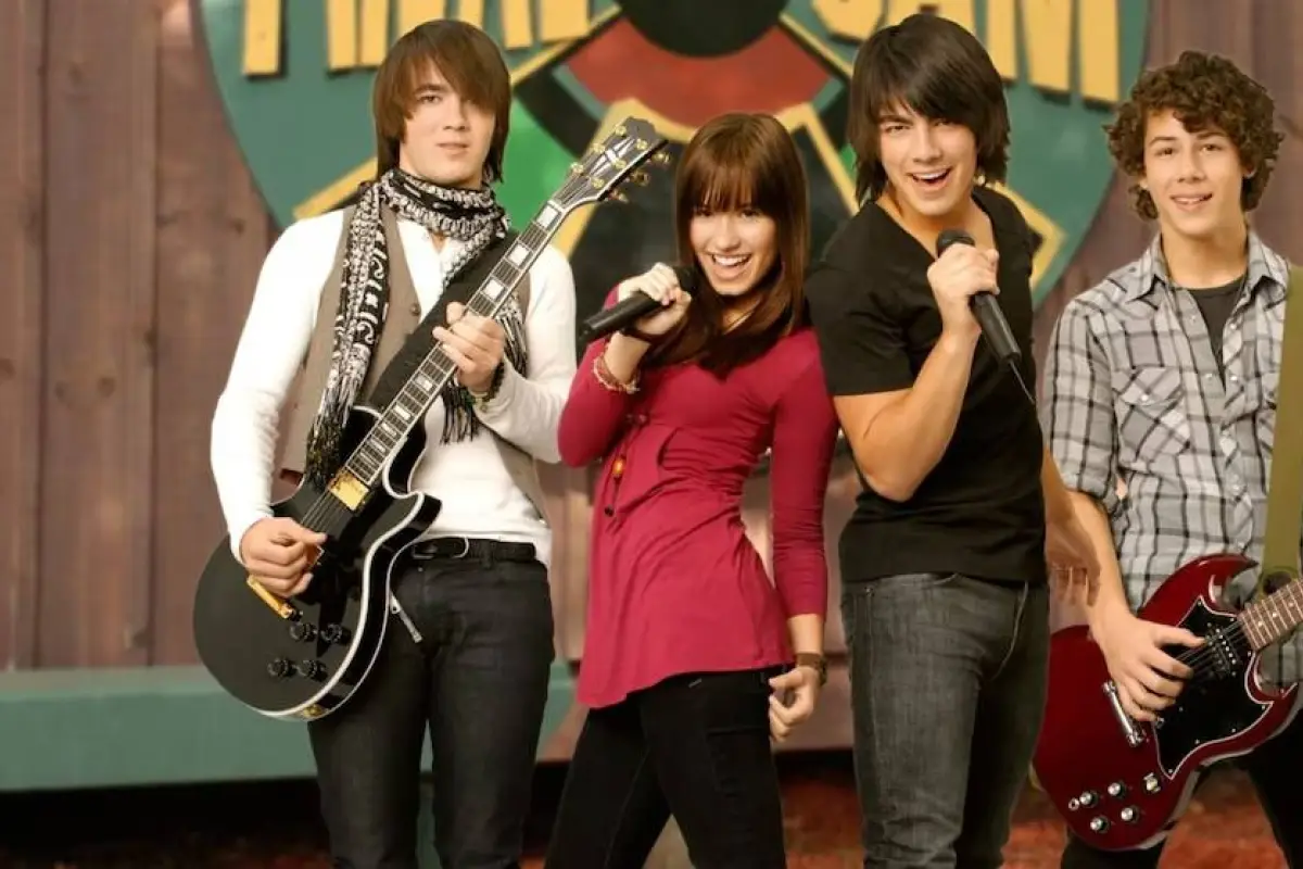 Demi Lovato y los hermanos Jonas protagonizaron la saga adolescente 'Camp Rock' hace más de 15 años.