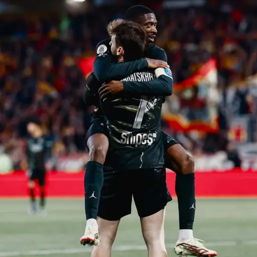 Paris Saint-Germain, de Willian Pacho, se corona pentacampeón de la Ligue 1 tras vencer al Lens