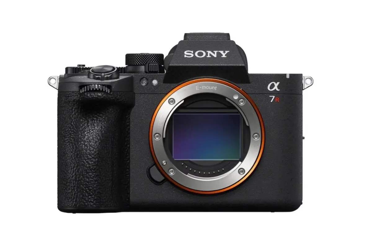 Nueva cámara profesional Sony Alpha 7R VI con lente intercambiable y pantalla LCD multiángulo