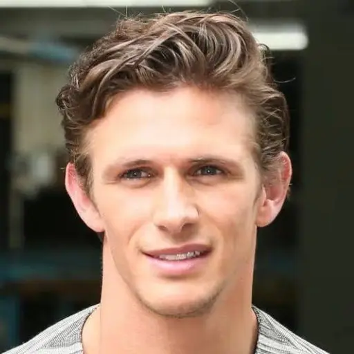Muere Jake Hall, exfutbolista y figura televisiva británica; autoridades investigan las causas relacionadas a una puerta de vidrio