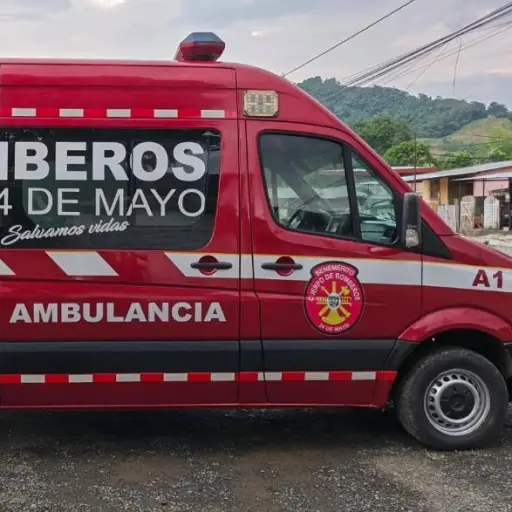 Ambulancia del Cuerpo de Bomberos de 24 de Mayo vuelve a funcionar tras años de espera
