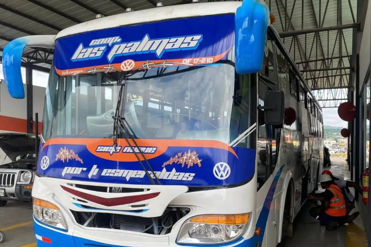 Transportistas urbanos de Esmeraldas paralizan servicio ante crisis operativa y pedido de revisión tarifaria.