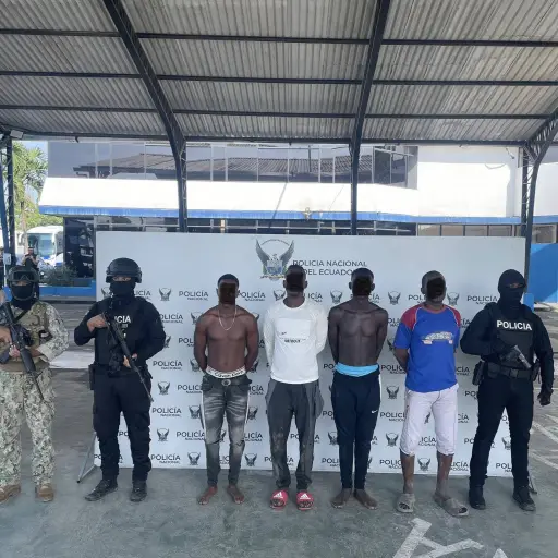  Cuatro hombres detenidos y 9 armas decomisadas en un operativo militar en Esmeraldas