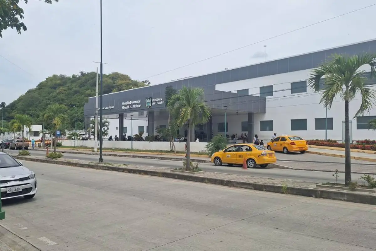 Personal policial y militar resguarda el hospital., El Diario/Archivo.