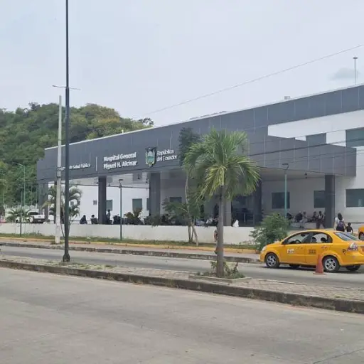 Un menor de edad sería el atacante que ingresó al hospital de Bahía de Caráquez; Policía da detalles de ataques en Sucre y San Vicente