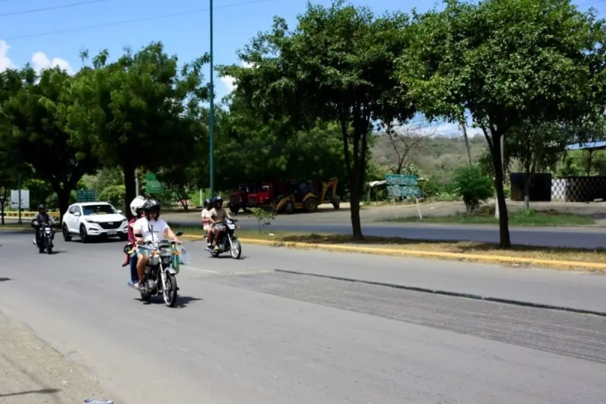 BACHEO VÍA PORTOVIEJO-MONTECRISTI