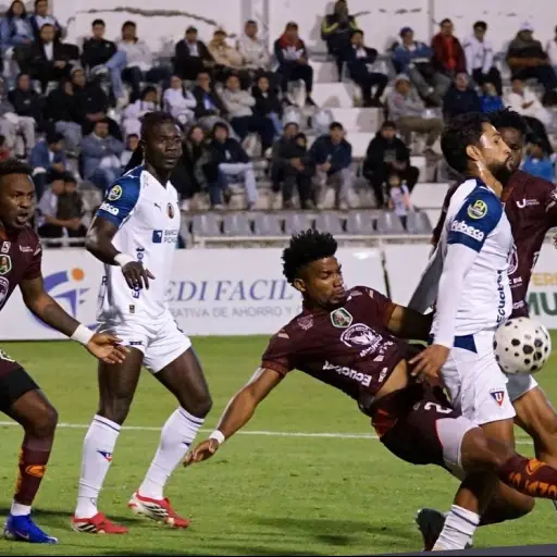 ¡Triunfo albo! Deyverson rompió su sequía con un doblete y pidió perdón a la hinchada de Liga de Quito