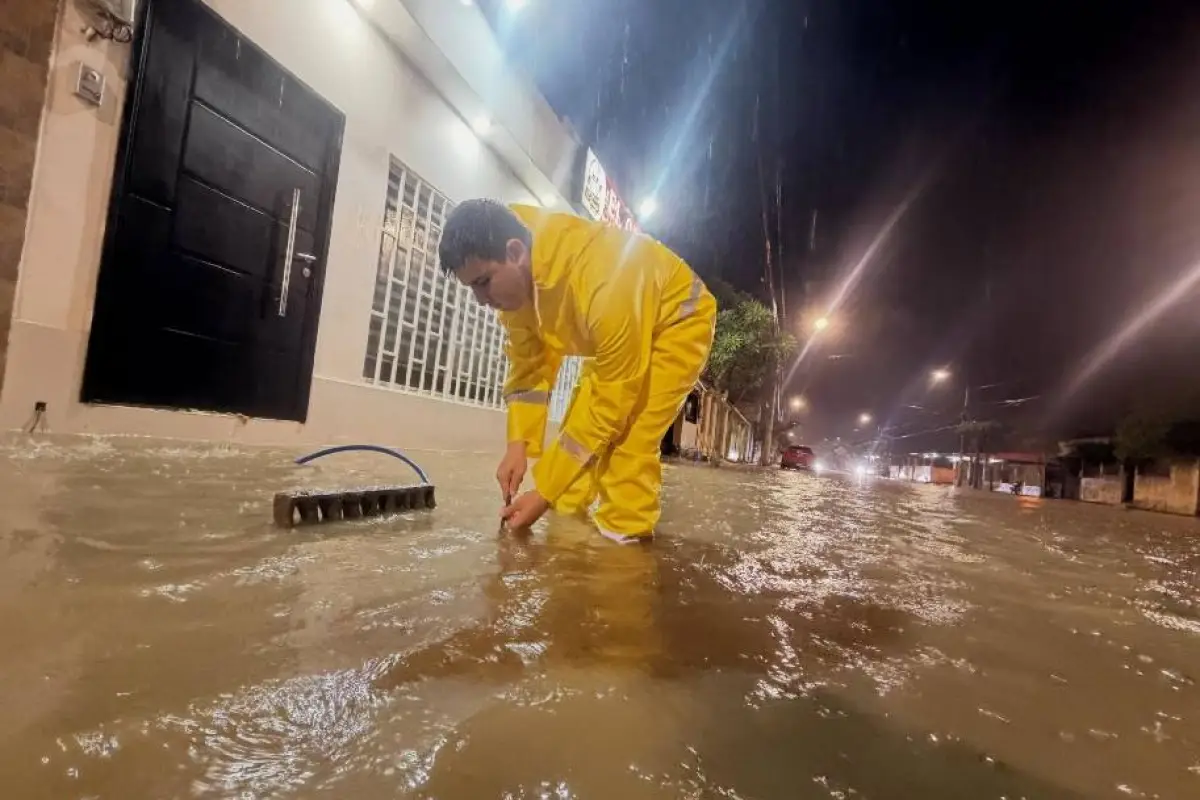 Acumulación de agua se registró en varios sectores de Chone tras el fuerte aguacero de este lunes 11 de mayo., Foto: Aguas del Chuno