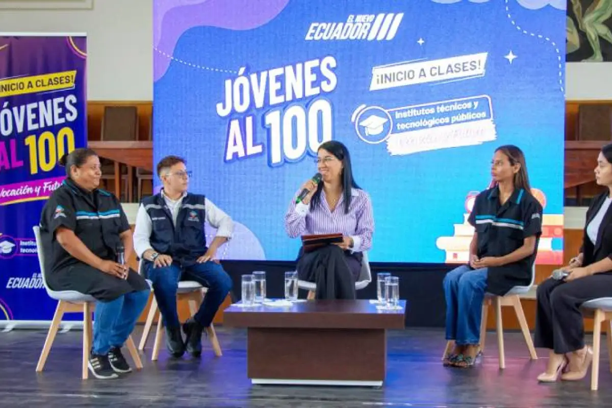 Más de 10 mil jóvenes iniciaron clases en institutos superiores públicos del Ecuador