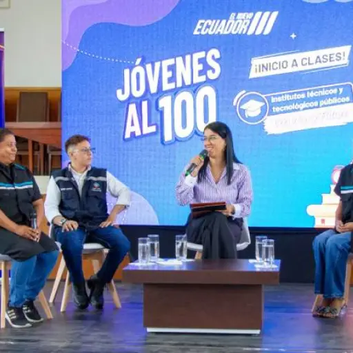 Más de 10 mil jóvenes iniciaron clases en institutos superiores públicos del Ecuador