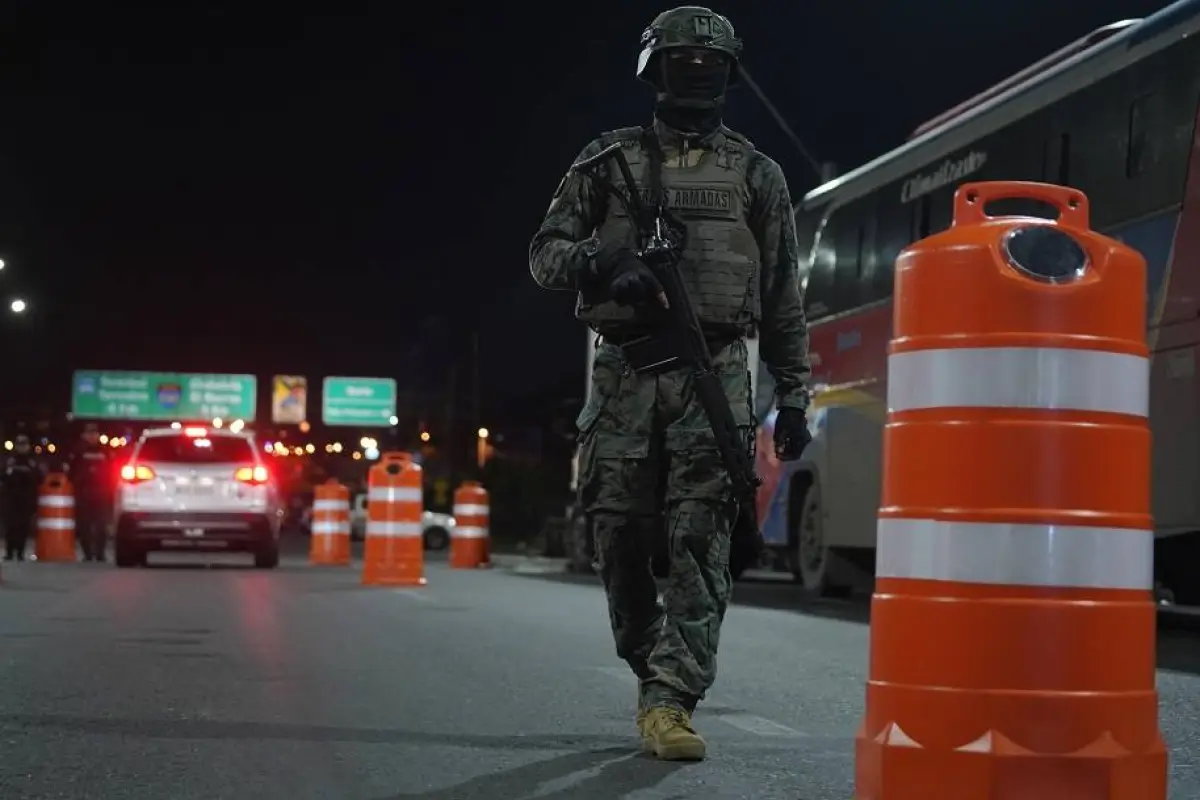 Fuerzas Armadas y Policía Nacional se desplegaron en varias provincias por el toque de queda., Foto: Apifoto