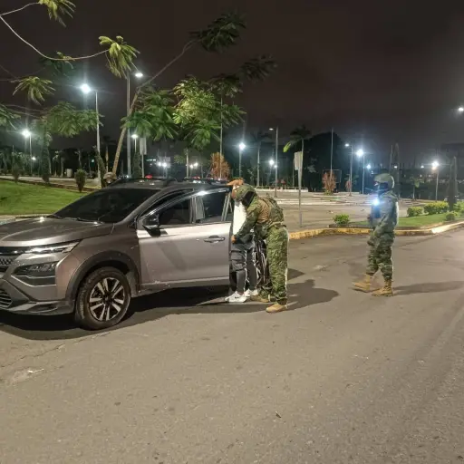 Policía reporta 156 detenidos durante toque de queda en Santo Domingo de los Tsáchilas