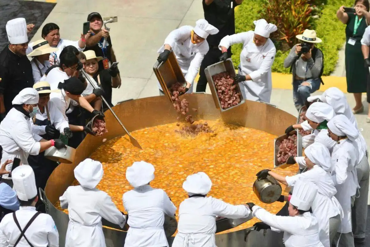 La preparación de la sopa de viche más grande del mundo convirtió a Portoviejo en referente gastronómico internacional y le otorgó un Récord Guinness hace dos años.