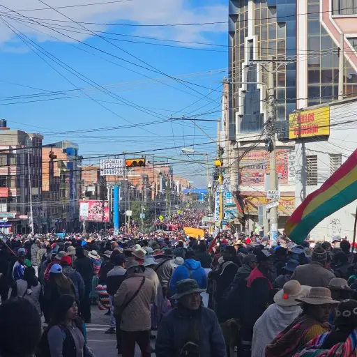 Protestas en Bolivia escalan tras ingreso de miles de manifestantes a La Paz