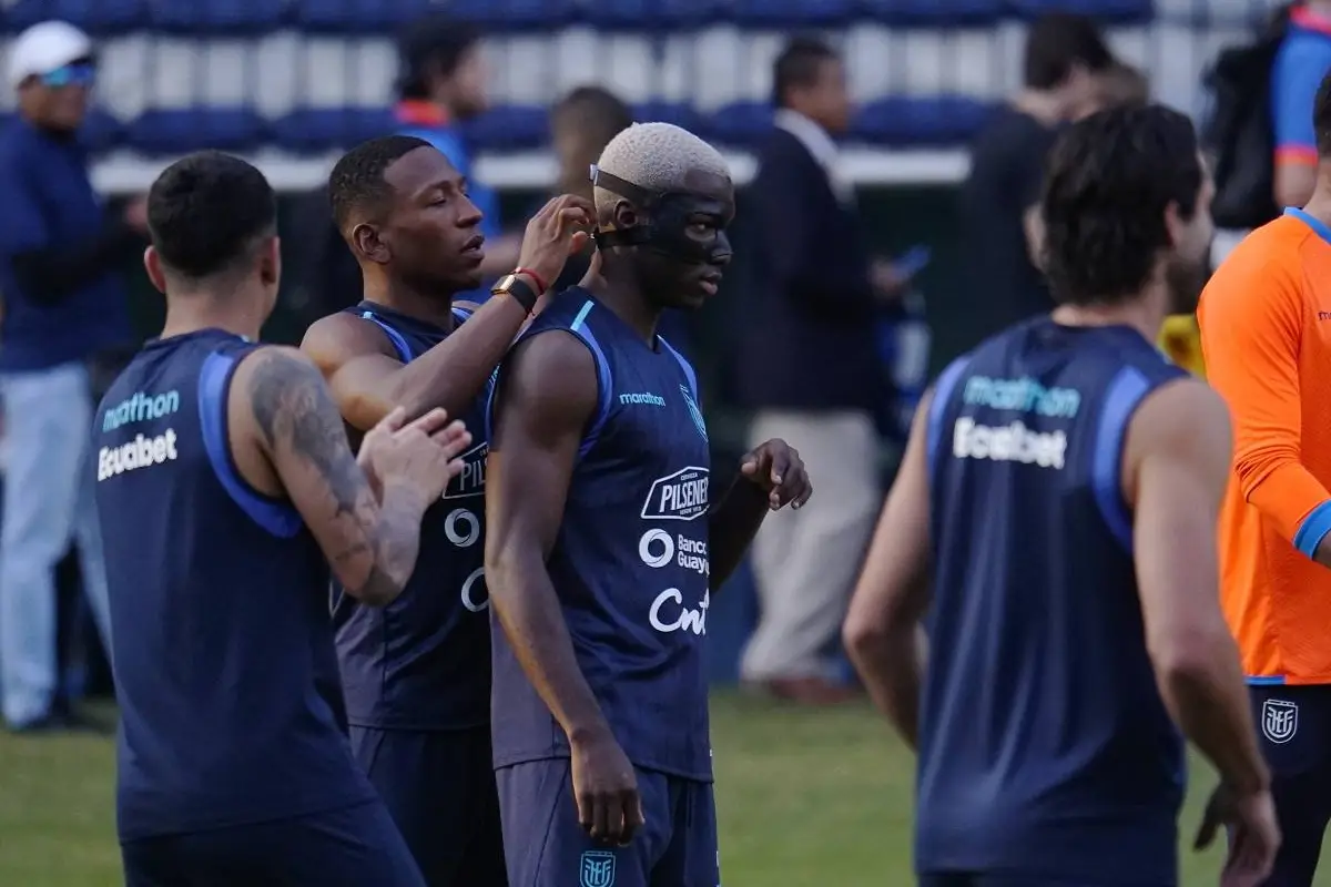 La selección de Ecuador durante un entrenamiento. , API