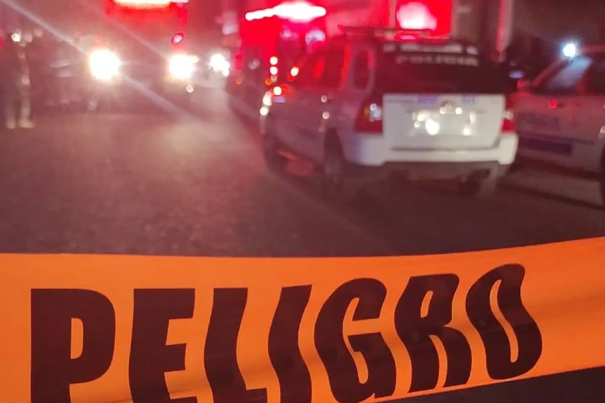 Agentes de la Policía Nacional llegaron al lugar del ataque y ahora buscann a su compañero quei está prófugo., Foto: Gráfica referencial