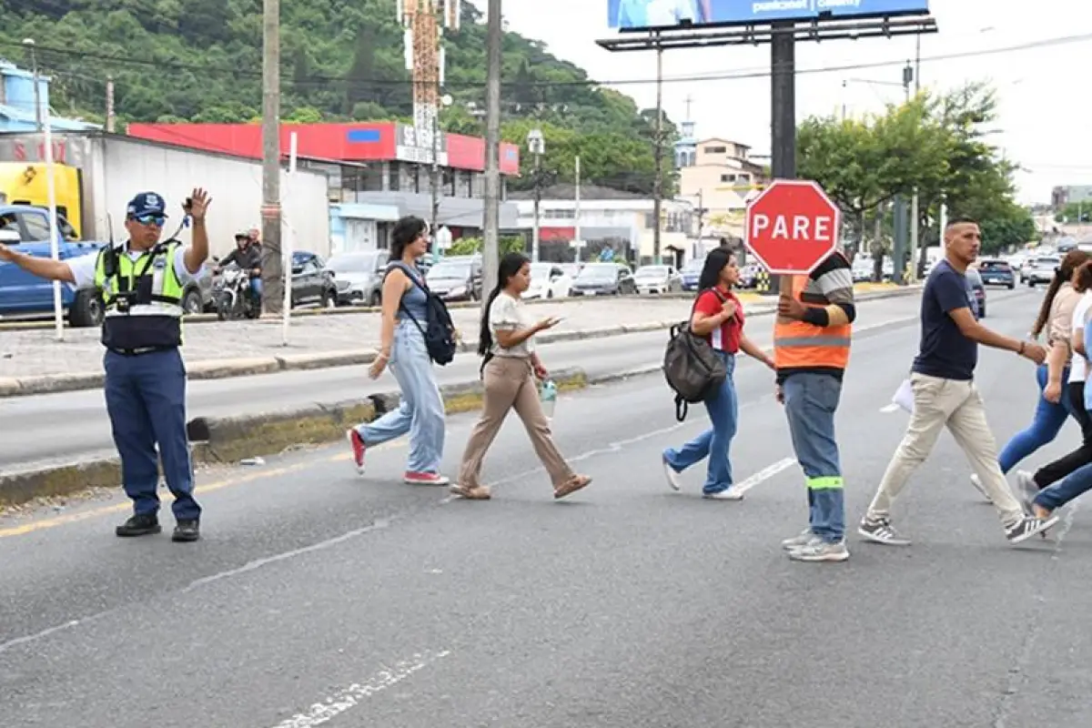 Obras de rehabilitación buscan reforzar seguridad en paso peatonal de Guayaquil