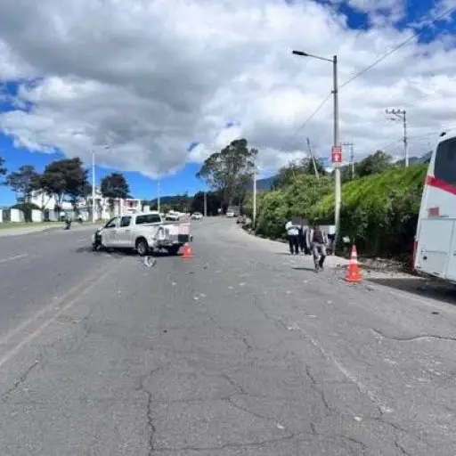 Reina del Camino que se desplazaba hacia Manabí sufrió accidente tras salir de Quito