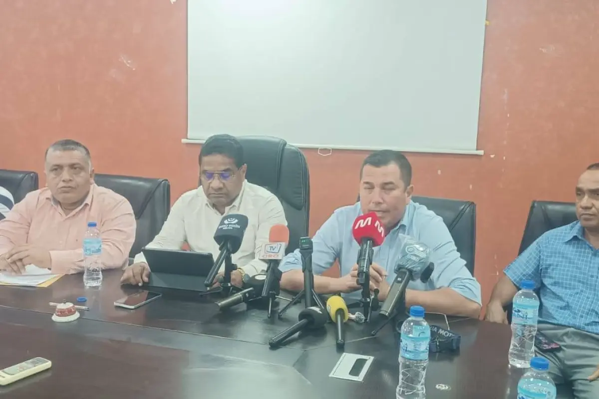 Taxistas de Manta aseguran que no hay alza de pasajes. También exigen respuestas por demoras administrativas en Movilidad. 