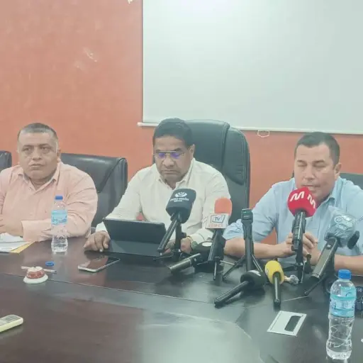 Taxistas de Manta descartan alza de pasajes y anuncian sanciones para quienes hagan cobros excesivos