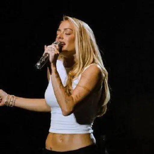 Tini cumple su sueño de cantar junto a los Jonas Brothers en Argentina
