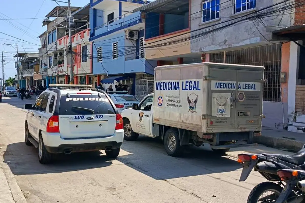 El cuerpo de la víctima mortal quedó boca arriba sobre un callejón tras recibir varios disparos., Foto: El Diario