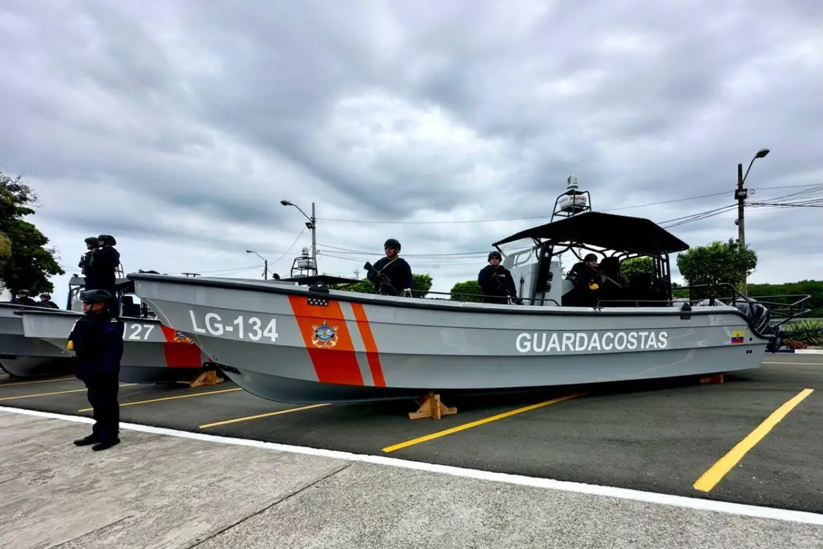 Una de las embarcaciones donadas por Estados Unidos que operarán en Manabí, Redes
