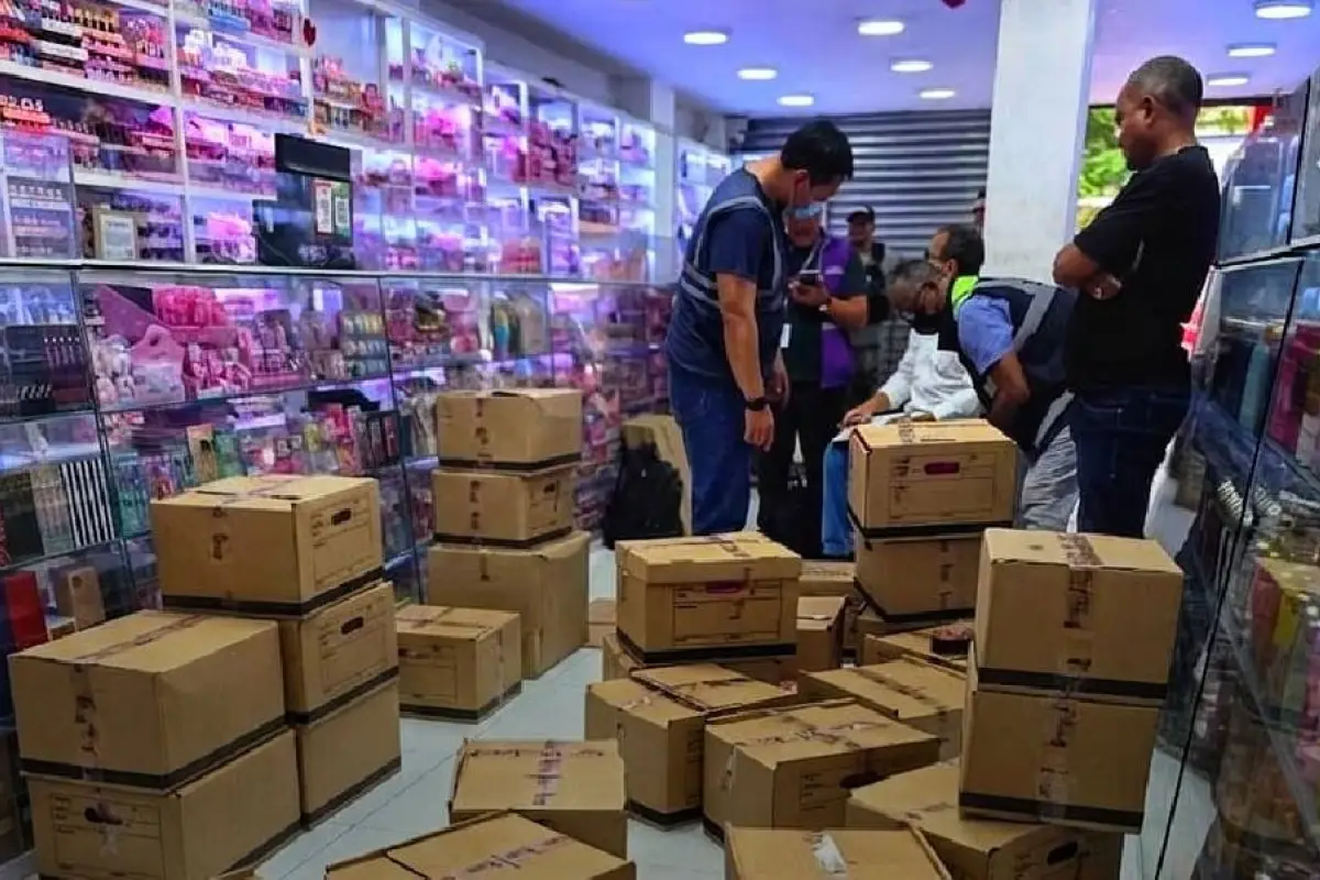 Guayaquil decomisan más de 8.000 productos irregulares en operativo en La Bahía