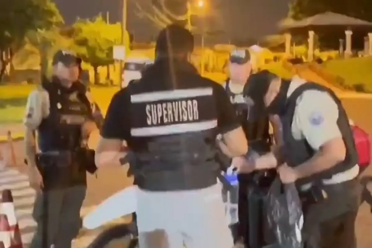 La Policía decomisó armas de fuego, municiones y droga., Captura de video