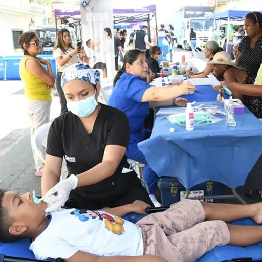 Jornada municipal en el Suburbio de Guayaquil brinda atención médica, veterinaria y limpieza a más de 400 habitantes