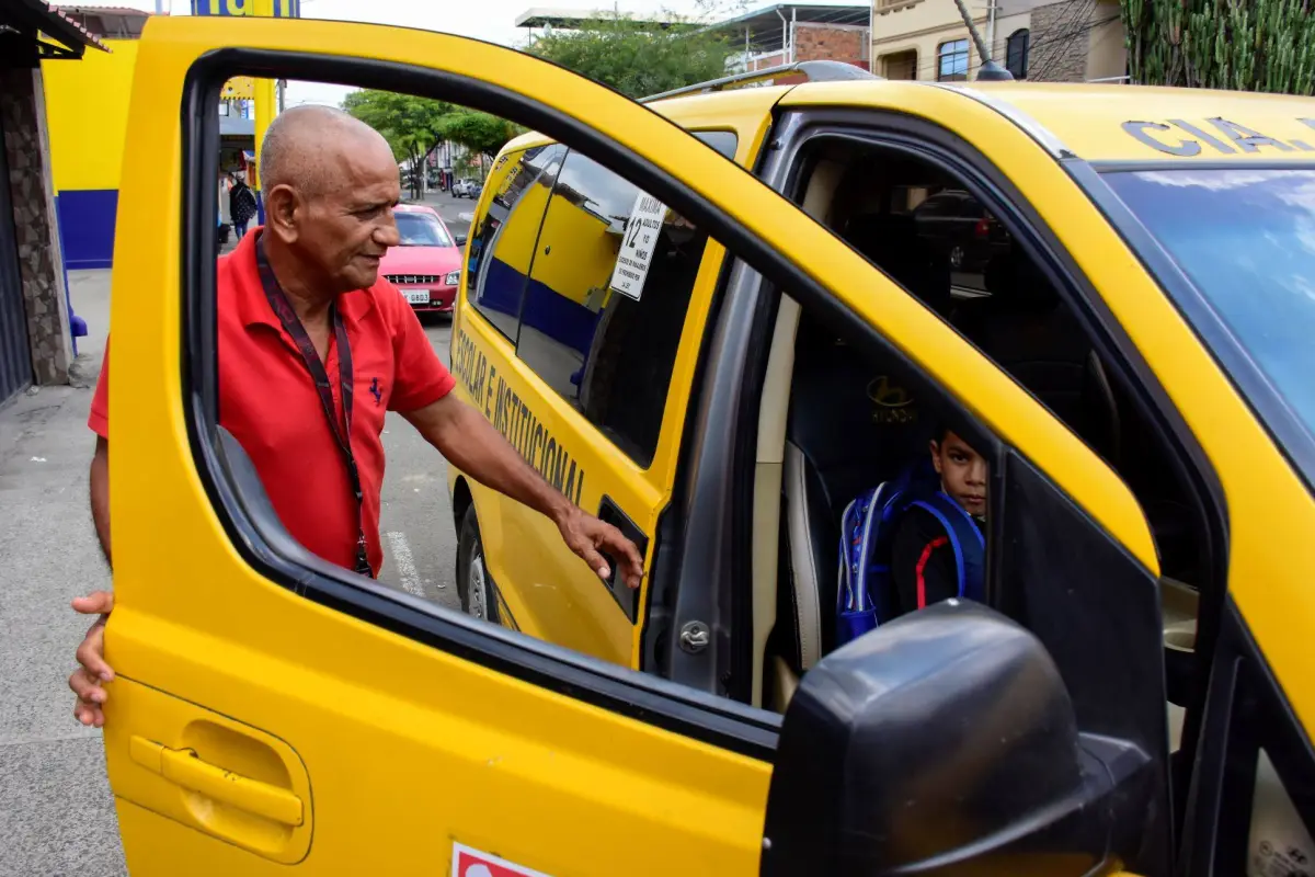 Los transportistas han renovado sus unidades y aseguran que la competencia informal los está afectando., El Diario