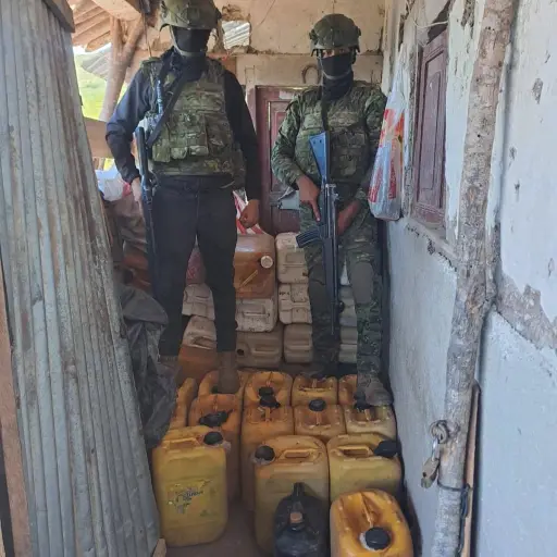 Descubren red de contrabando de combustible en Loja