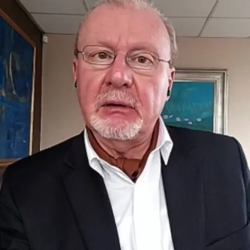 El abogado Ramiro Aguilar Torres afirma que la sentencia del TCE contra Javier Pincay lo inhabilita para futuras elecciones pero no le impide continuar como alcalde