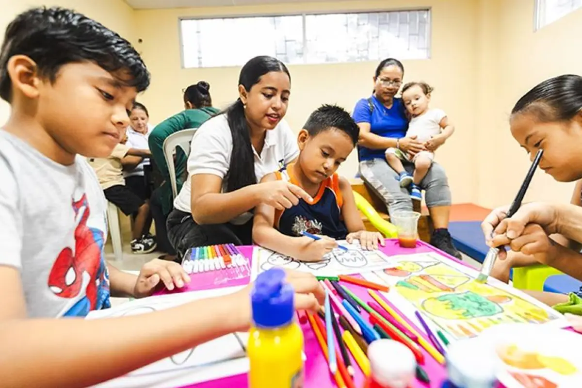 Más de 9.200 niños y jóvenes reciben atención especializada para mejorar su rendimiento escolar en Guayaquil