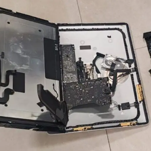 Policía decomisa cocaína oculta dentro de un monitor en aeropuerto de Quito
