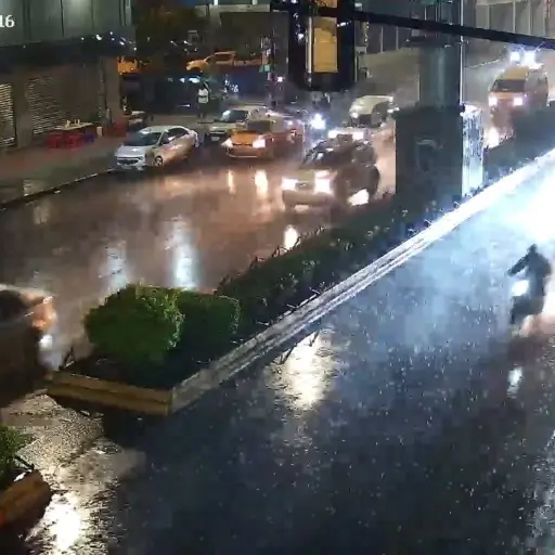 Guayaquil registra fuerte aguacero y tormenta eléctrica durante la noche de este jueves 7 de mayo