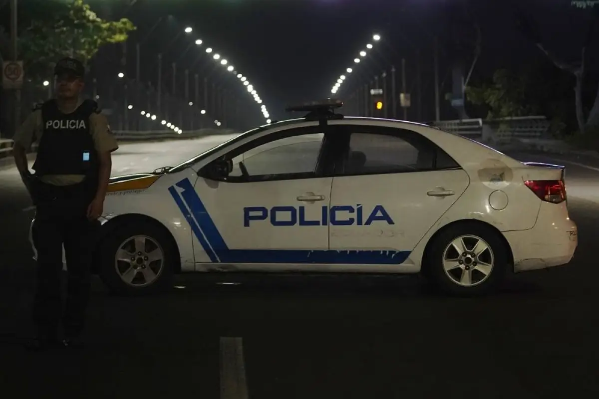 La Policía Nacional y militares realizaron patrullajes en las provincias donde rige el toque de queda., Foto: Apifoto