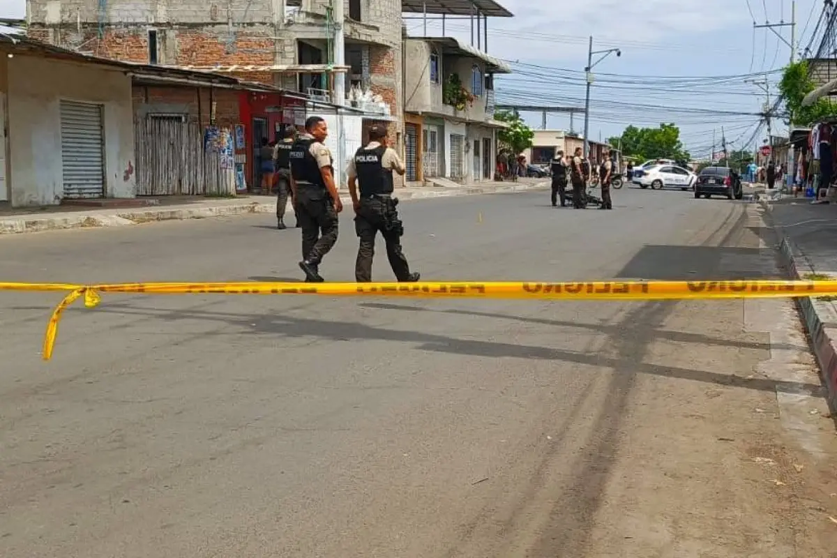 La Policía llegó casi de inmediato al lugar donde se registró la balacera en el bario Cuba. , Foto: El Diario